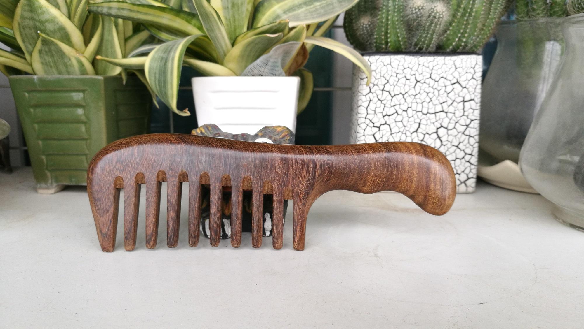 Lược gỗ đàn hương (răng thưa) Mã 1903