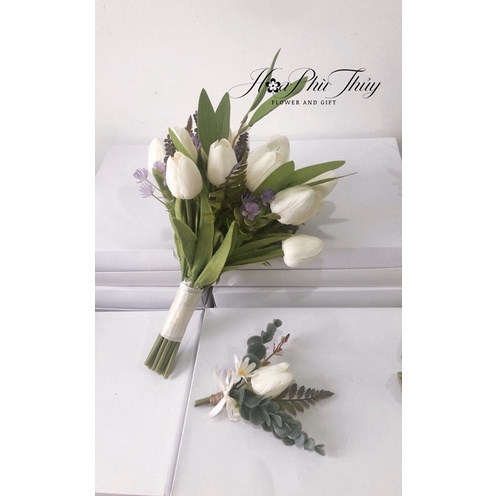 Hoa cưới tulip cầm tay cô dâu cao cấp