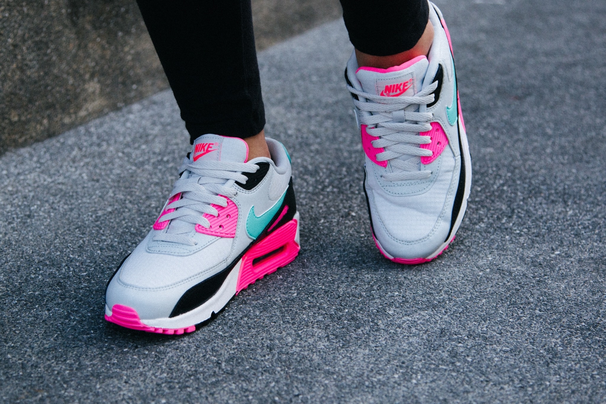 Giày Nữ NIKE AIR MAX 90 Chính Hãng - Tặng Kèm Vớ Nike 