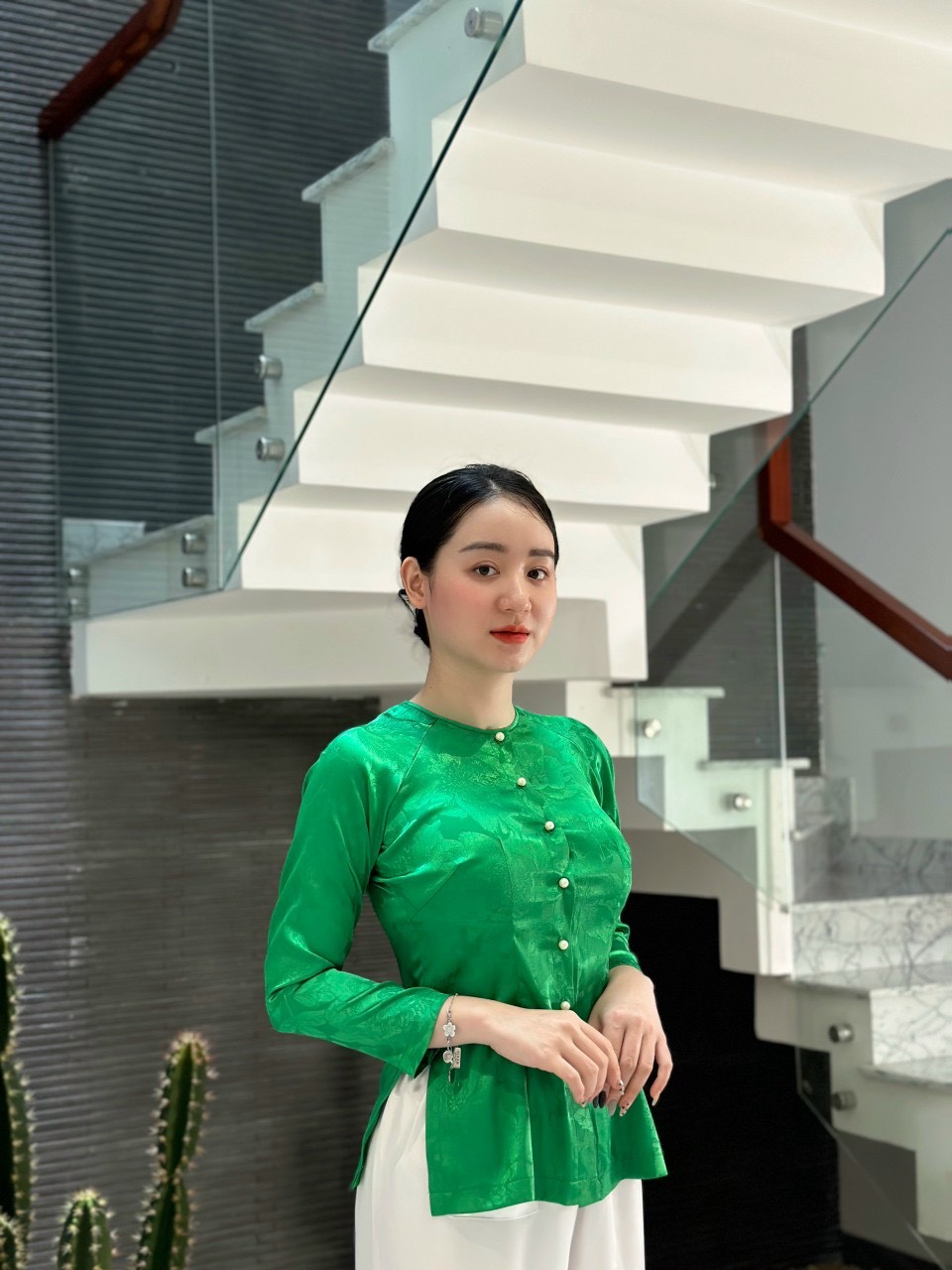 Áo bà ba gấm họa tiết lá