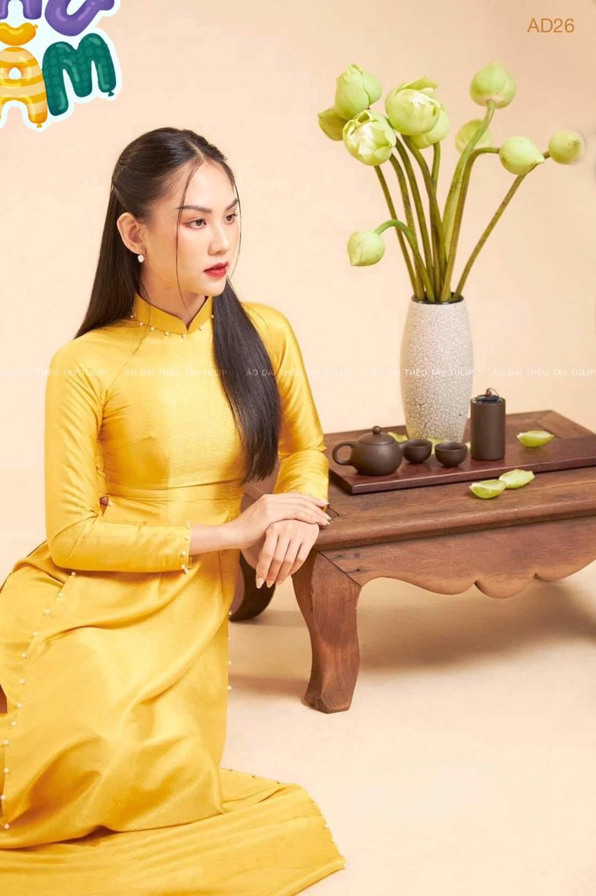Áo dài truyền thống Vải lụa vân gỗ màu vàng đồng phối ngọc