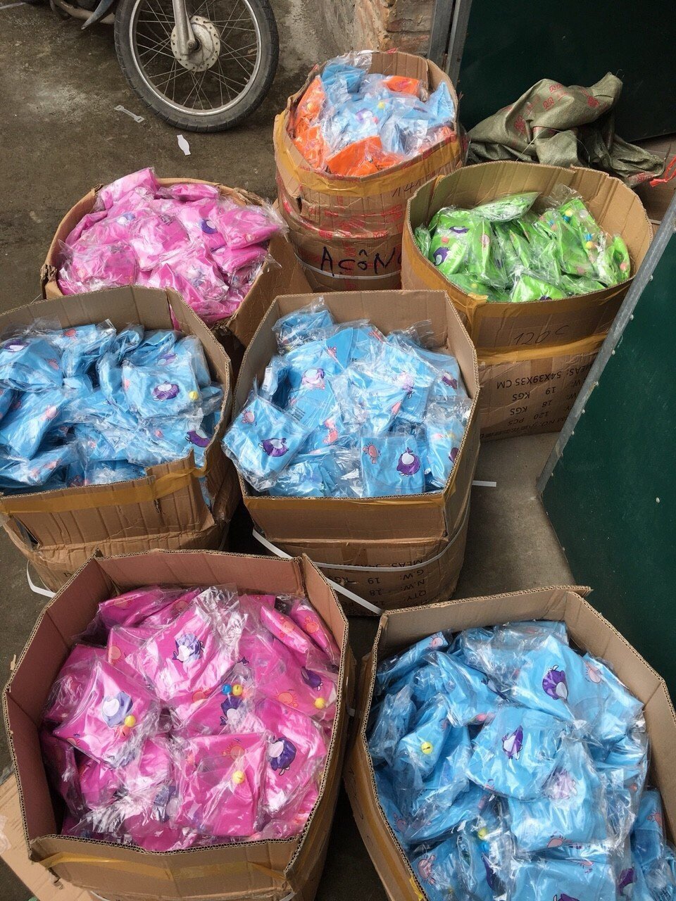Phao bơi đỡ cổ cho bé tập bơi