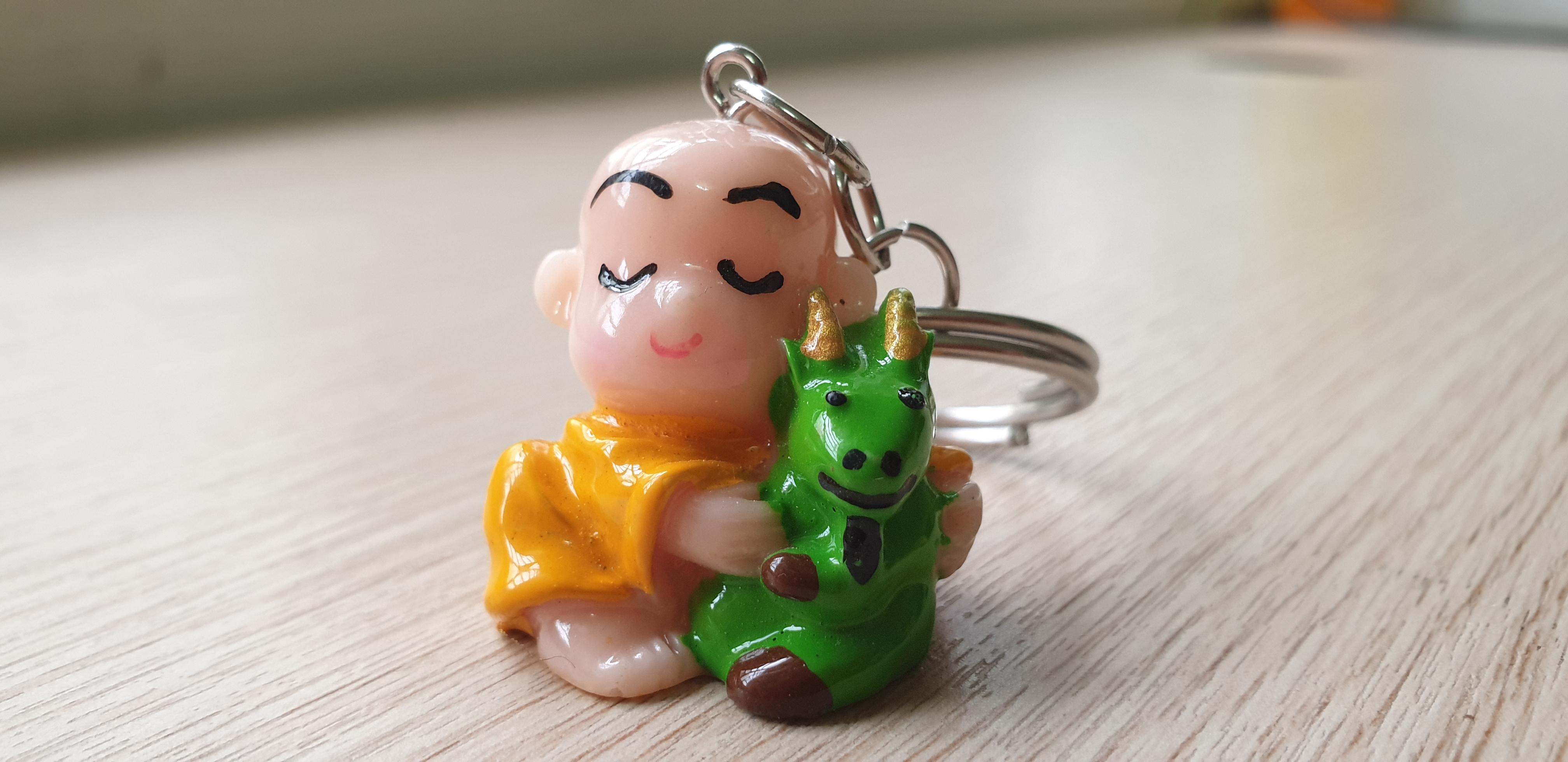 Móc Khóa Chú Tiểu Ôm Động Vật Dễ Thương (Giao mẫu ngẫu nhiên)