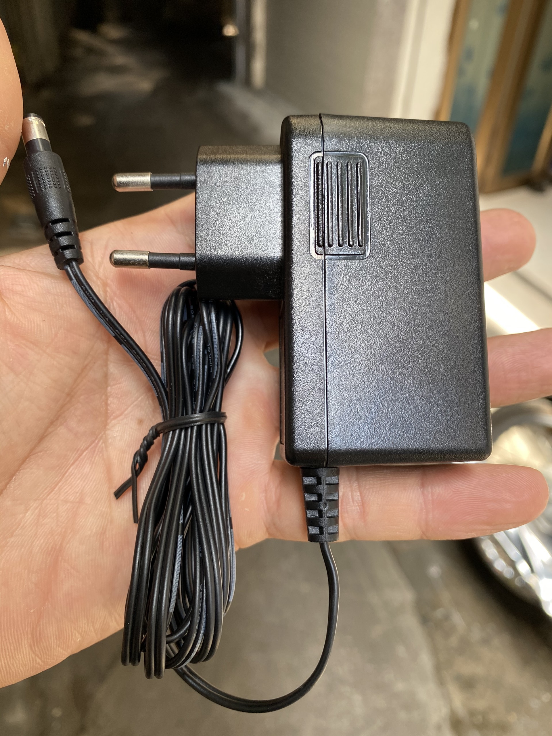 Cục nguồn 12V-1A hàng bóc thiết bị