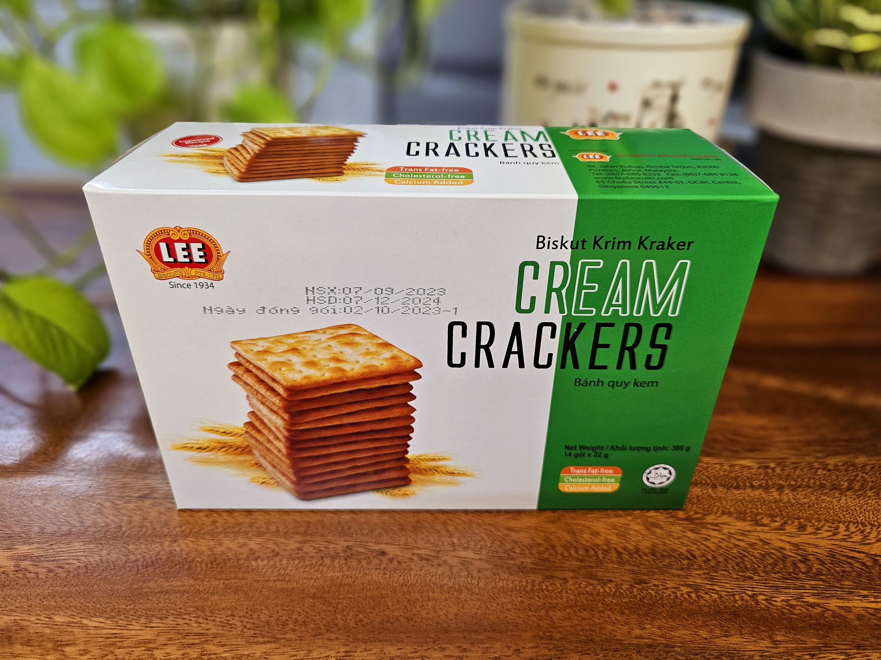 Bánh quy không đường lúa lạt LEE BISKUIT KRIM KRACKER - MALAYSIA