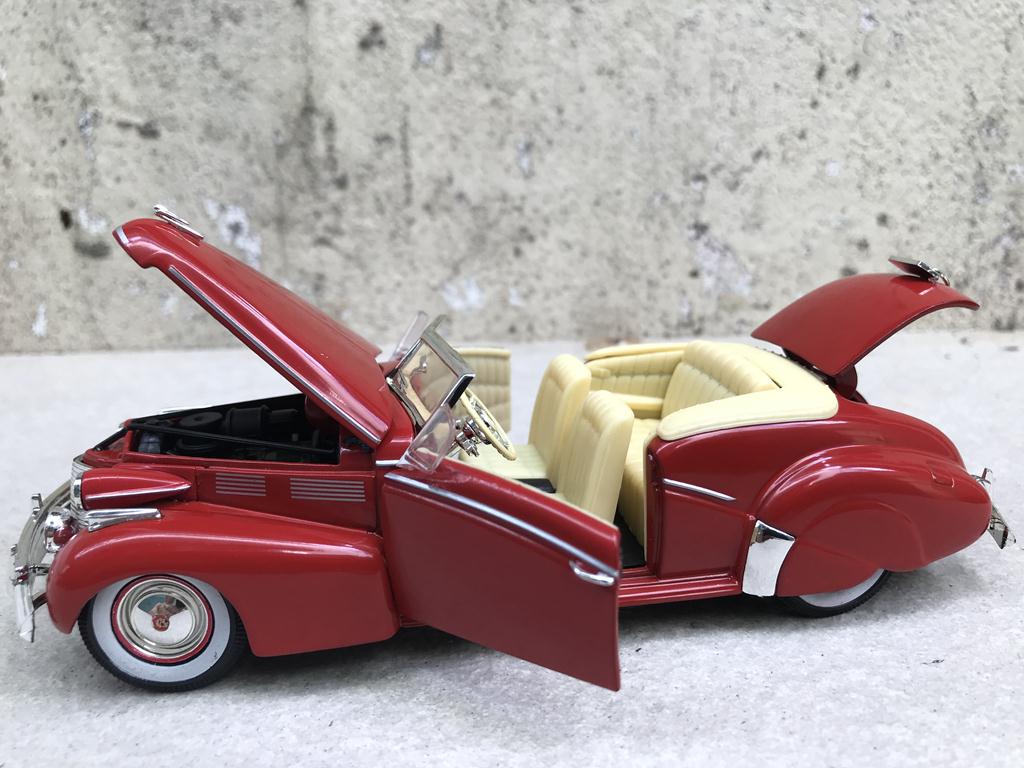 [HCM]Mô hình xe cổ Cadillac Series 62 1940 - 1:32