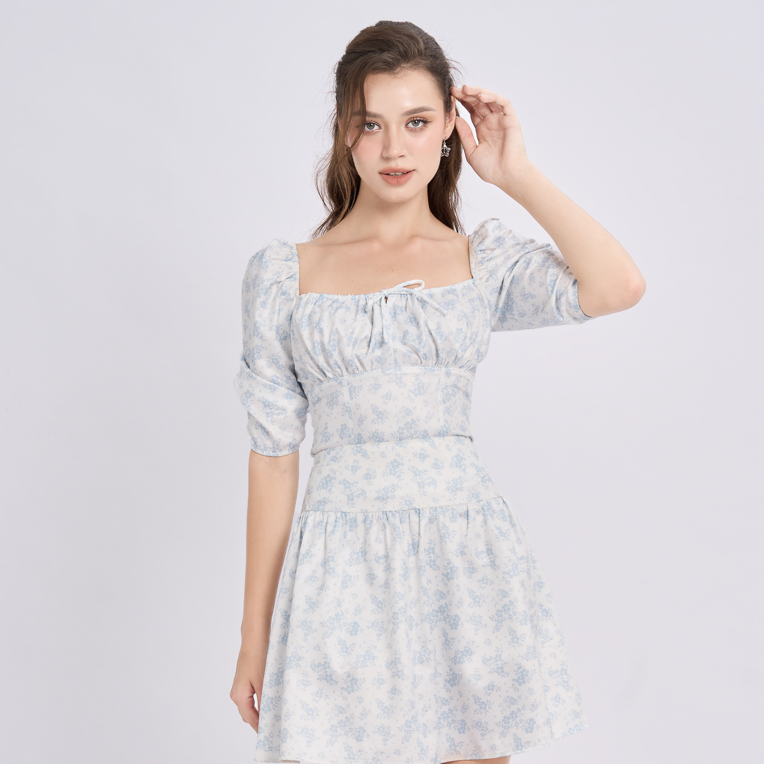 Chân váy mini xòe lụa in hoa Maybi