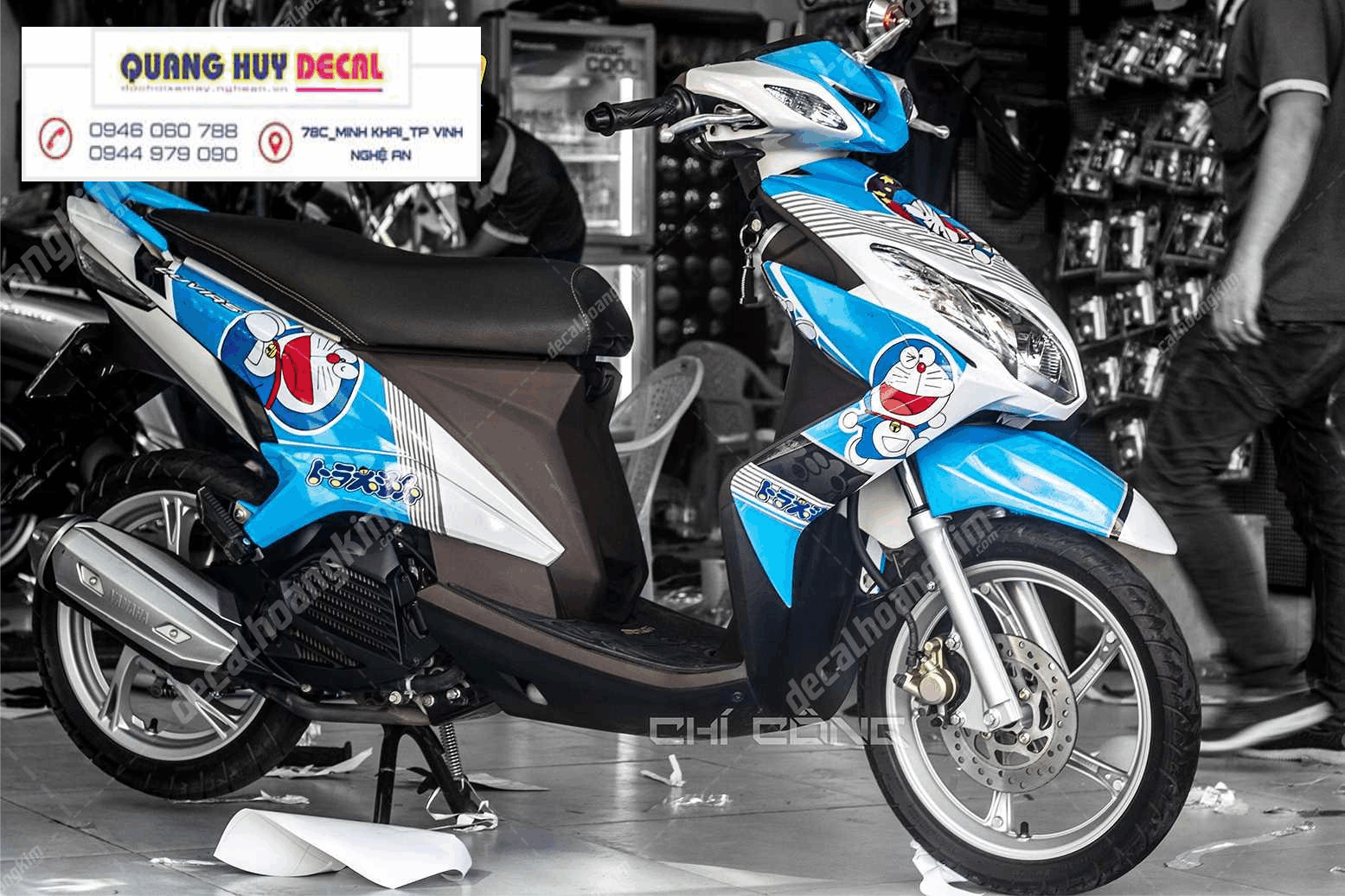 Tem trùm xe luvias trắng xanh doremon cá tính- tem trùm xe luvias thiết kế theo yêu cầu- tem dán xe máy luvias trắng xanh doremon rẻ đẹp