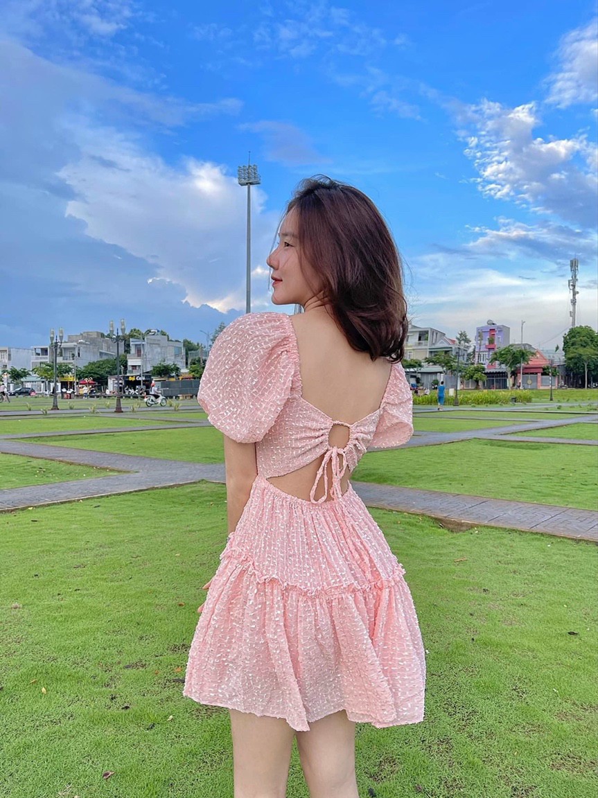 ĐẦM XÒE HỞ LƯNG CÓ MÚT NGỰC THỜI TRANG