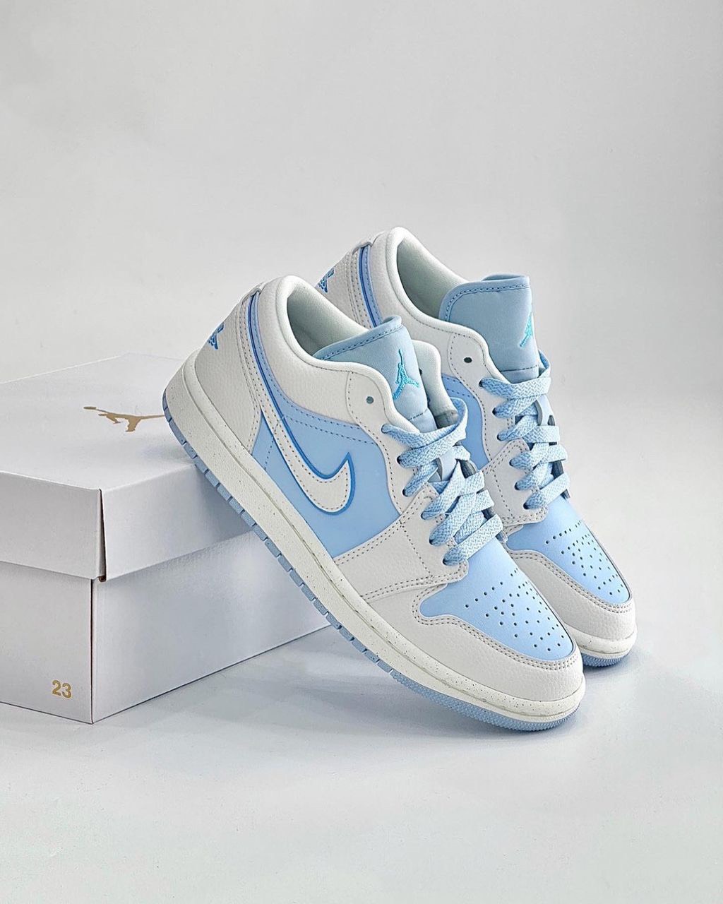 Sale 50% -𝐍𝐈𝐊𝐄 𝐀𝐈𝐑 𝐉𝐎𝐑𝐃𝐀𝐍 𝟏 𝐋𝐎𝐖 ice blue running