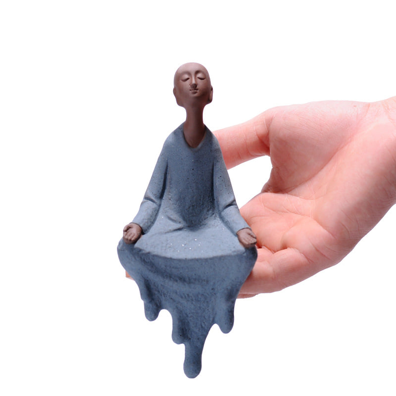 Tượng thiền sư áo xanh