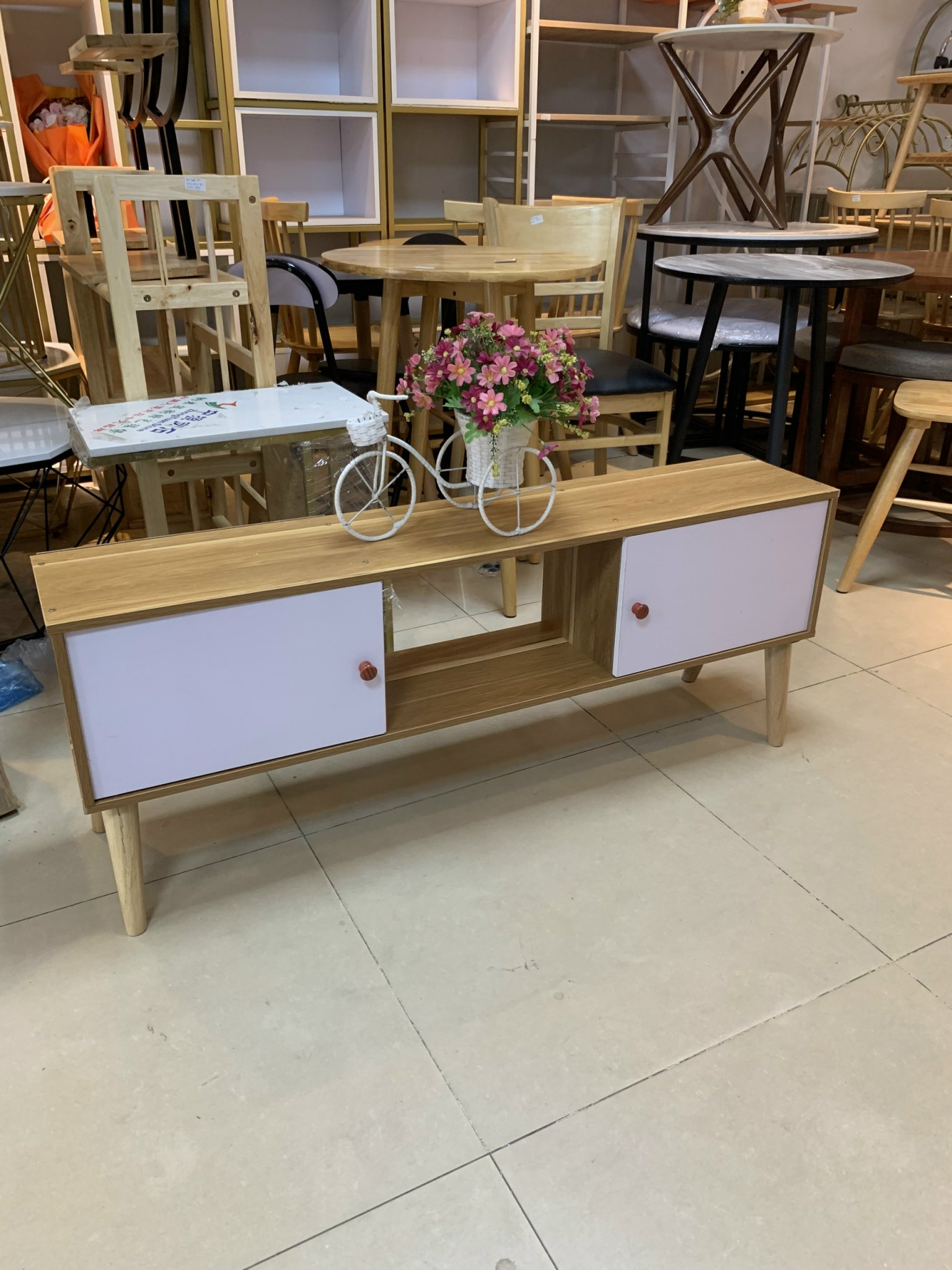 Kệ tivi gỗ 1m2