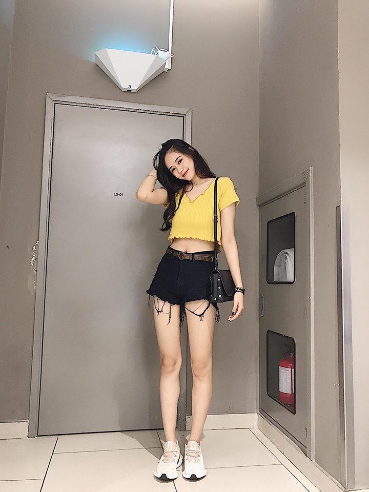 QUần short tua rua vải kaki