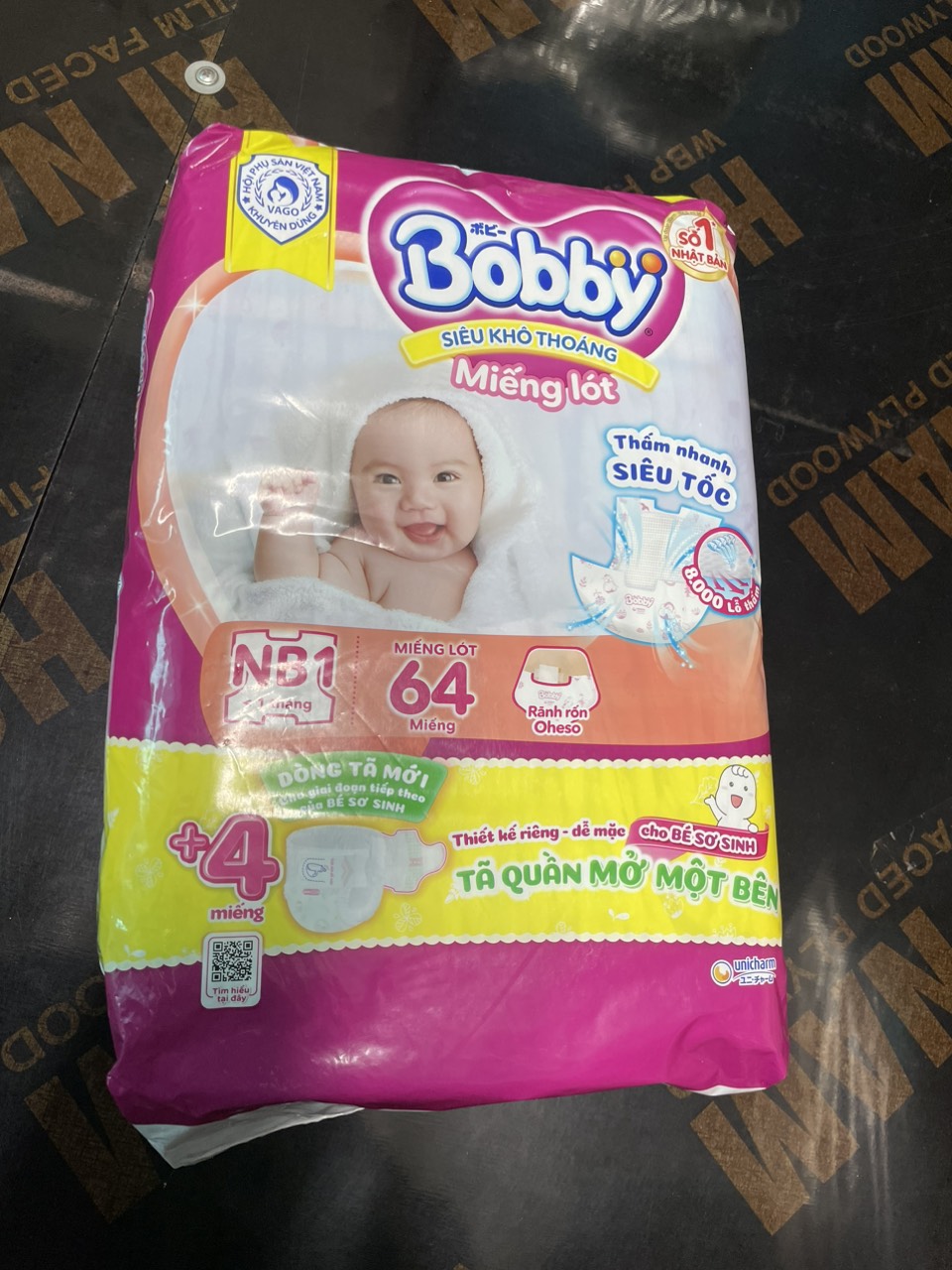 Miếng lót Bobby newborn 1 (64 miếng + 4 miếng )