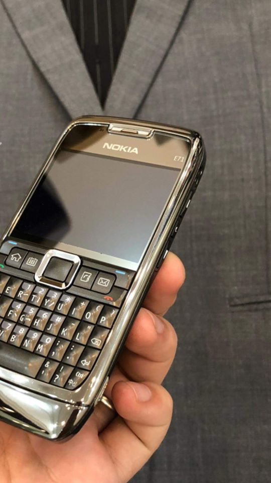NOKIA  E71 đủ màu  / main zin đủ phụ kiện.