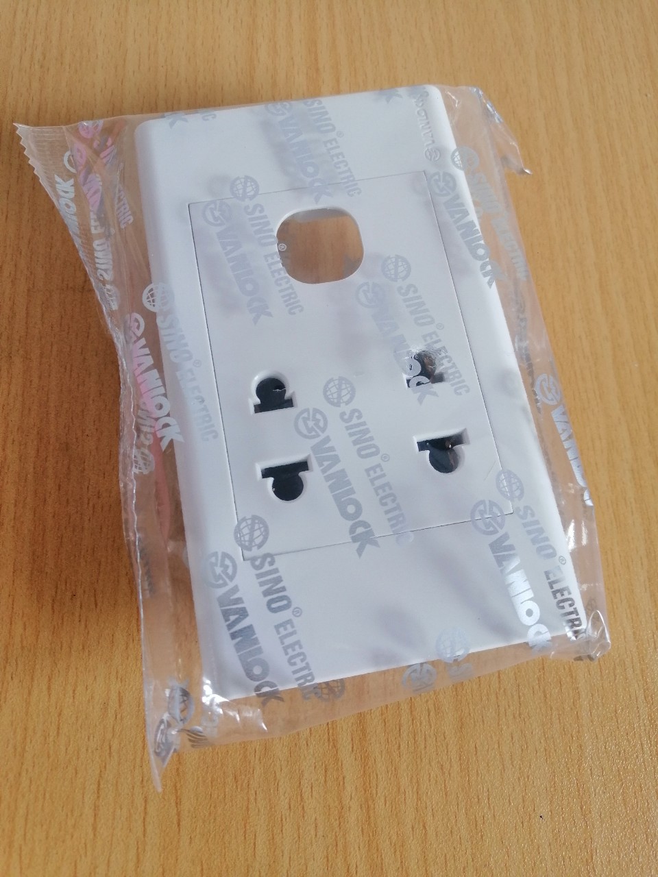 Mặt Ổ cắm Công tắc SINO VANLOCK âm tường