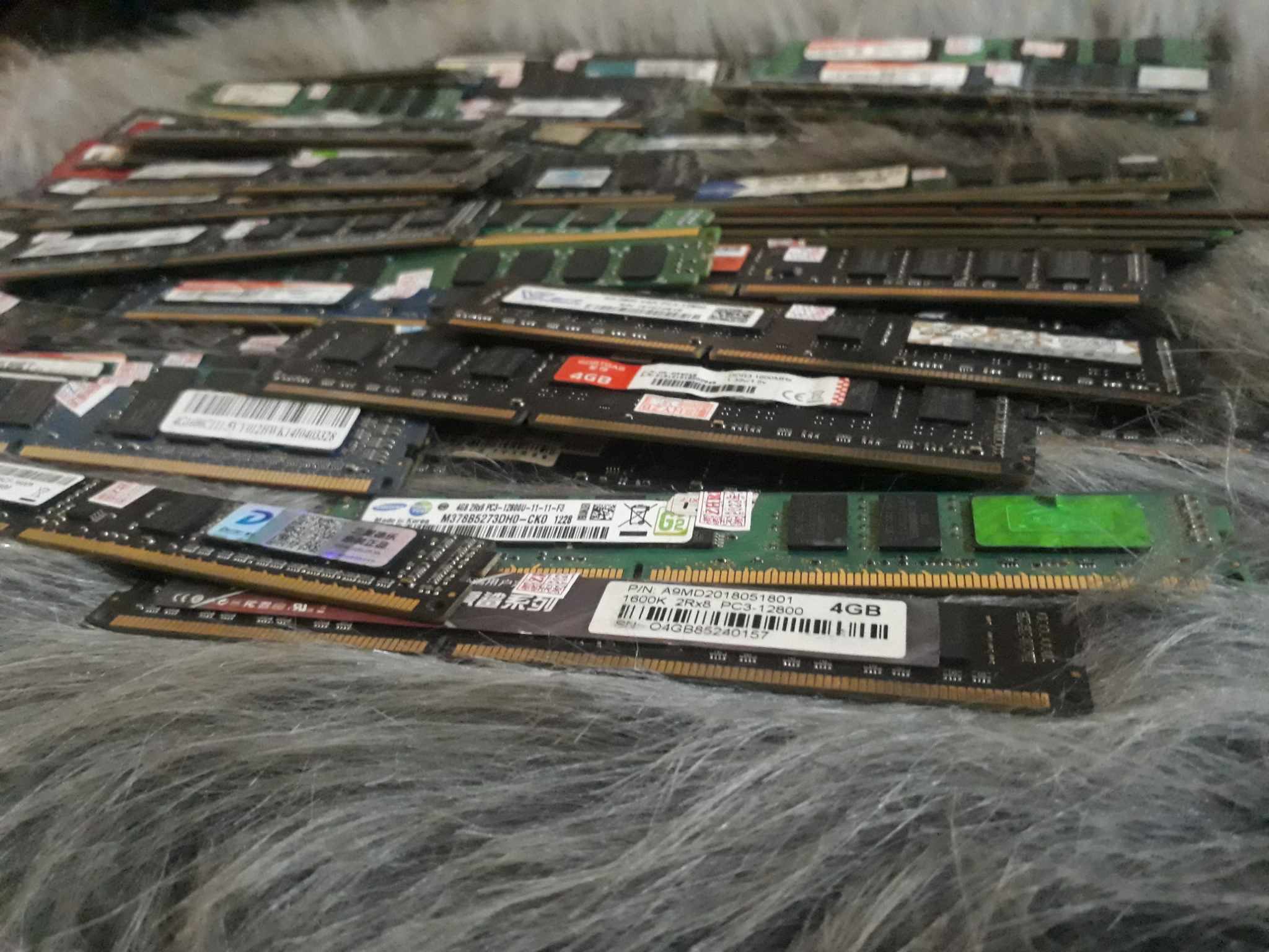 Ram ddr3 4gb bus 1600. bảo hành 1 tháng