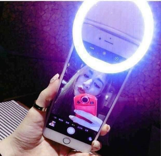 Đèn Led Selfie XJ-01 tạo hiệu ứng ánh sáng chụp ảnh chuyên nghiệp. Đèn có thể bật liên tục trong vòng 5-6 tiếng, Thiết kế đơn giản
