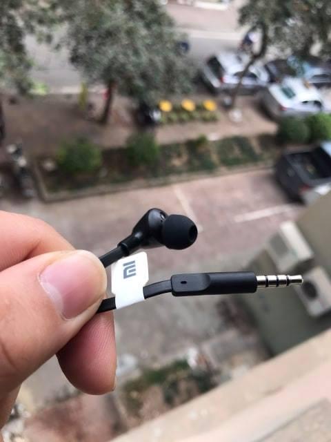 Tai nghe Xiaomi Mi In-Ear Headphones Basic 2016 dây dẹt (Đen)