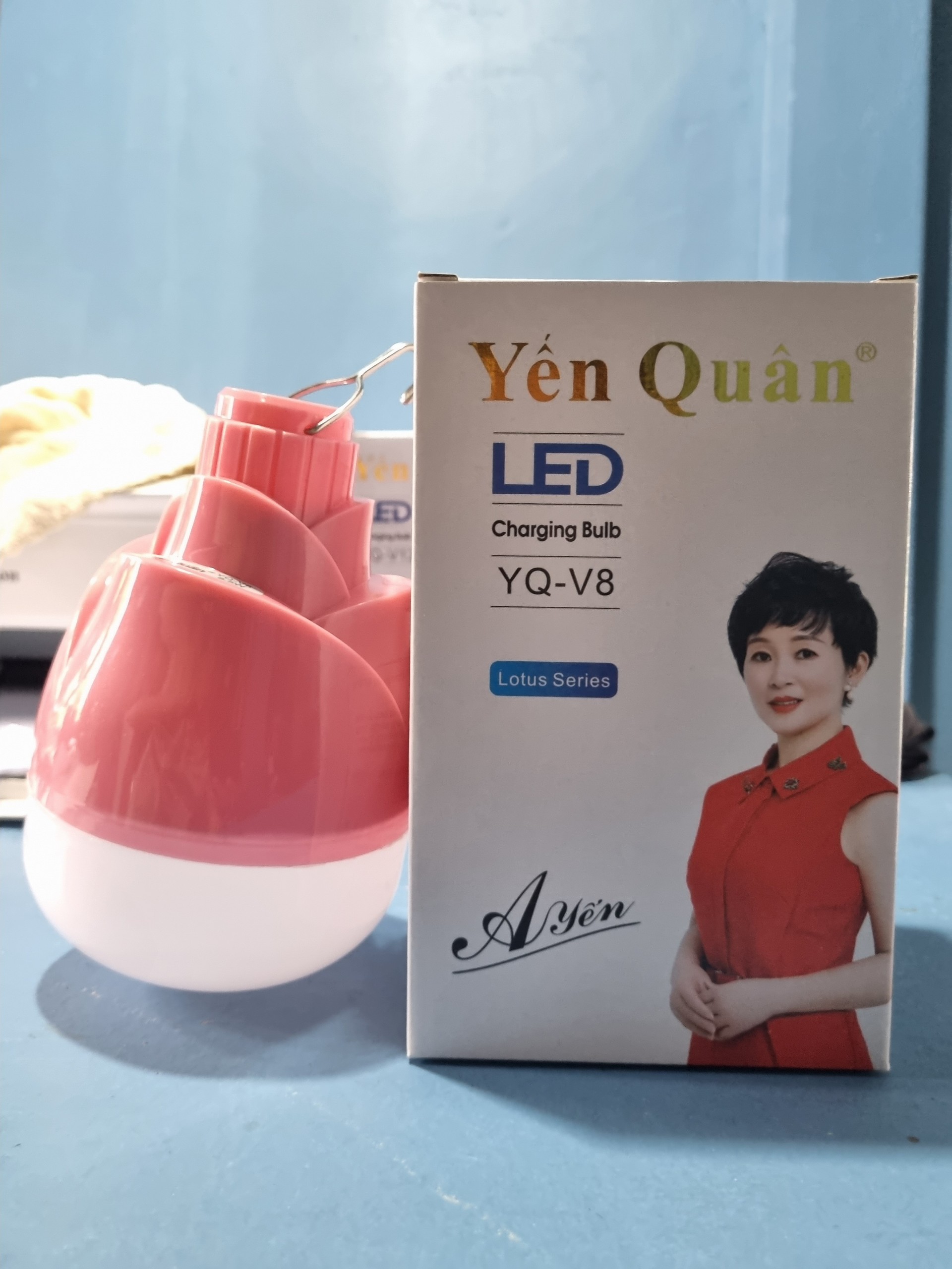 Đèn LED sạc tích điện siêu sáng có móc treo Yến Quân
