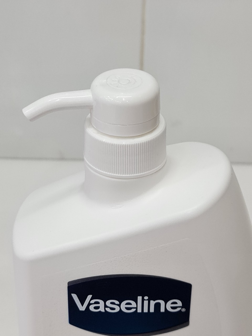 Sữa Tắm Dưỡng Ẩm Vaseline Total Moisture 1000ml