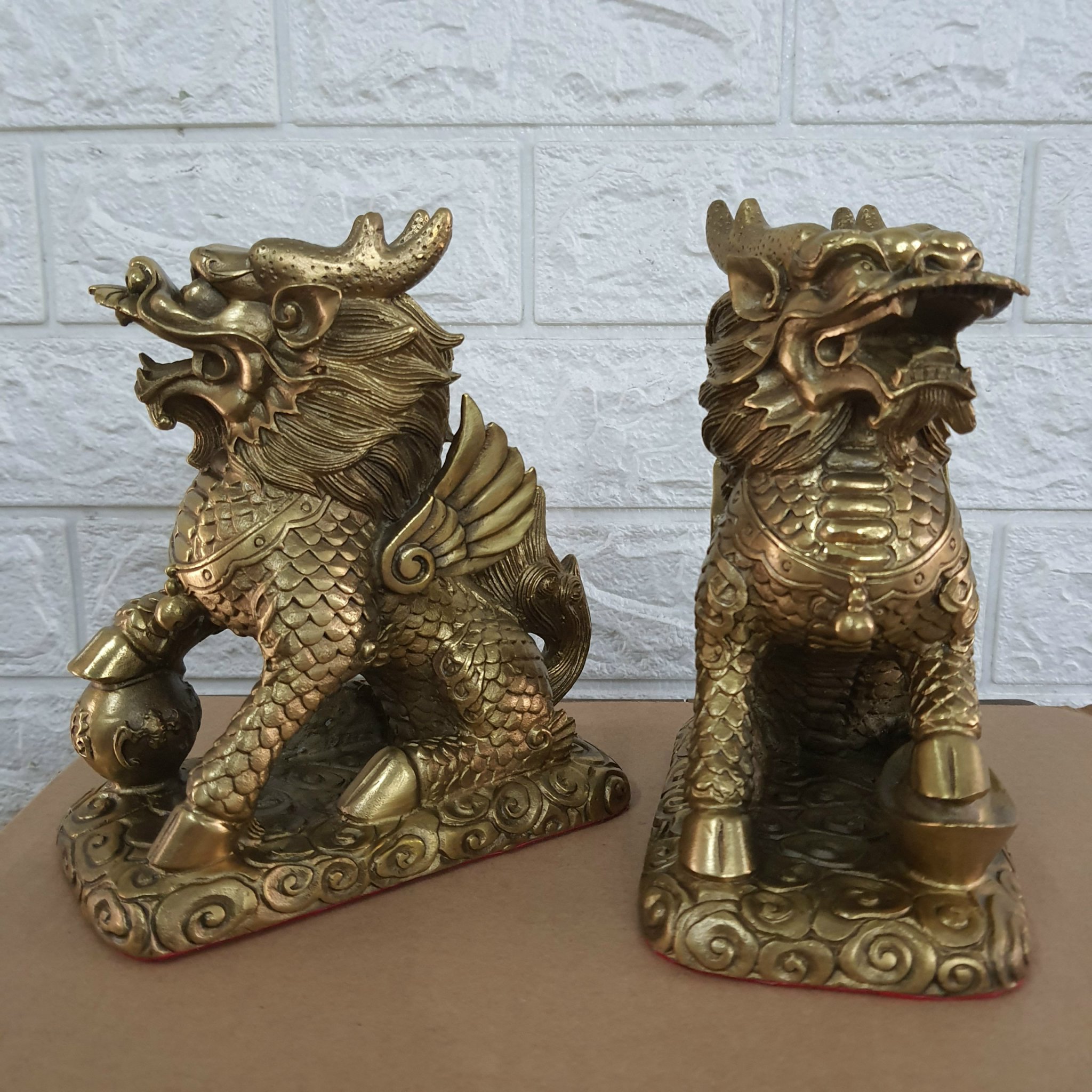 Tượng cặp kỳ lân ngồi bệ bằng đồng MS46