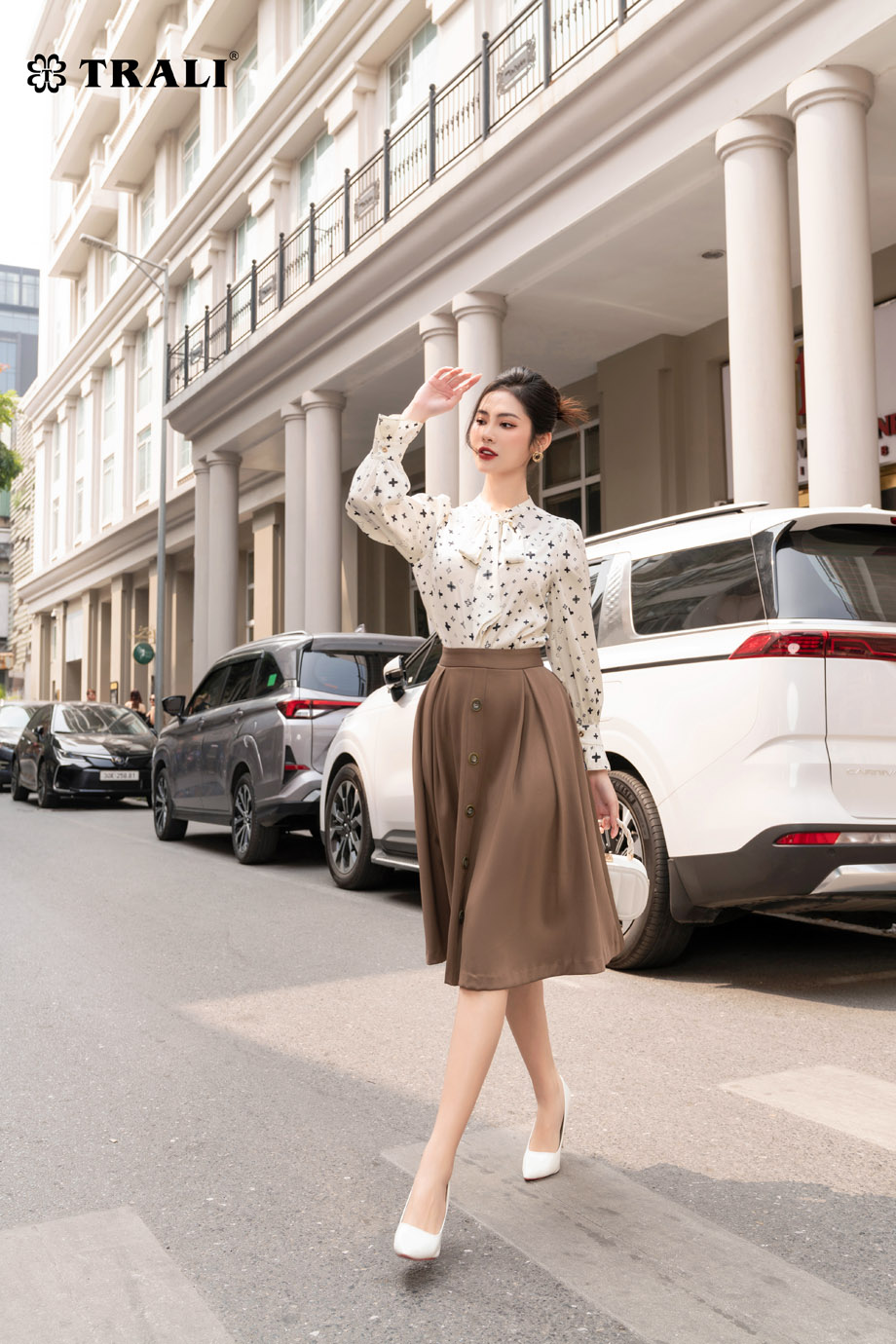Áo Sơ Mi Nữ TRALI 23106 Màu Trắng Họa Tiết Lụa