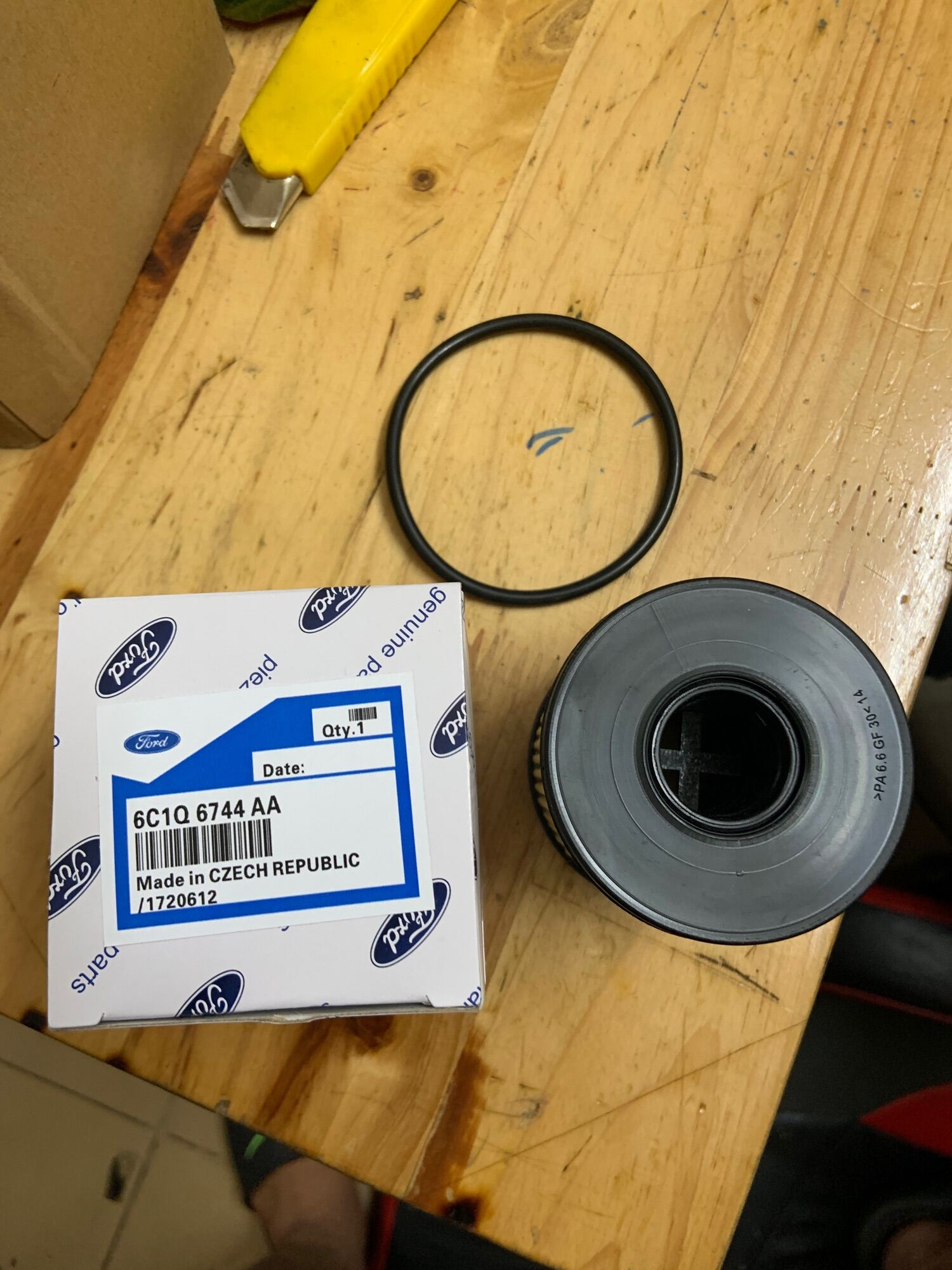 Lọc nhớt ( lọc dầu ) động cơ xe Ford Transit