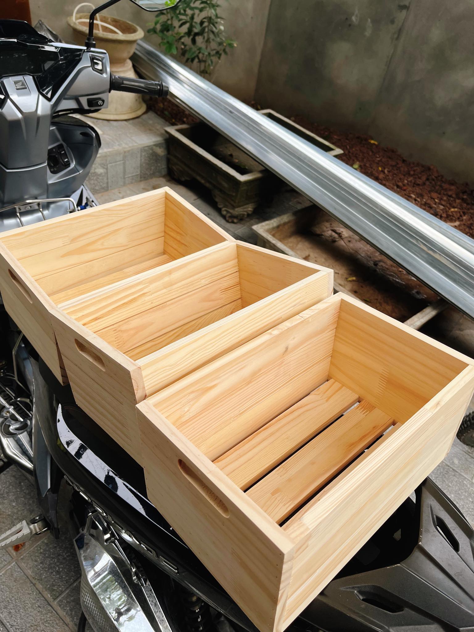 Thùng gỗ pallet đựng đồ decor