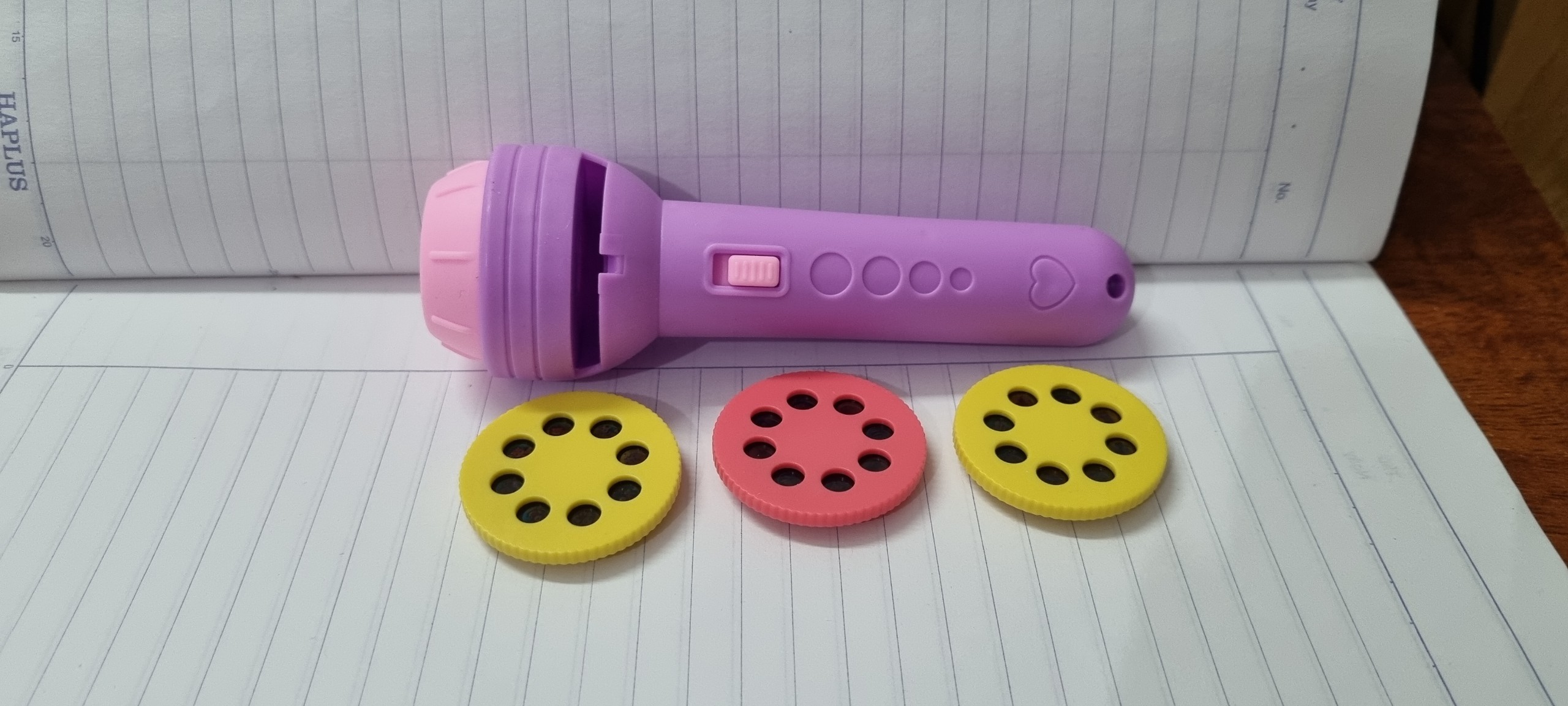 Đèn Pin hình chiếu 3D thông minh 24 -48 hình cho bé sẵn pin