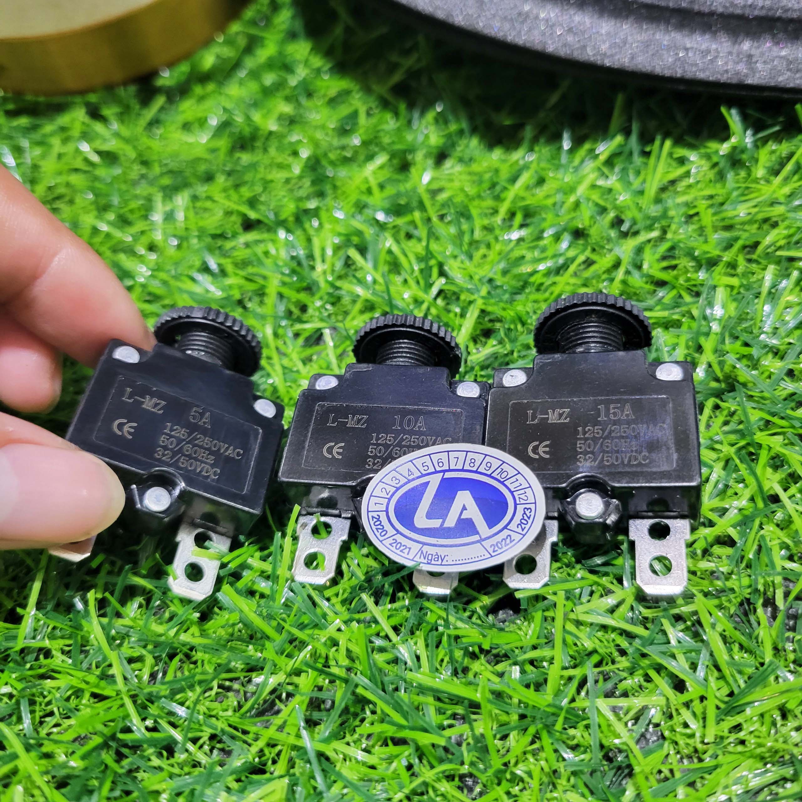 role tự phục hồi 5A 10A cầu chì tự động