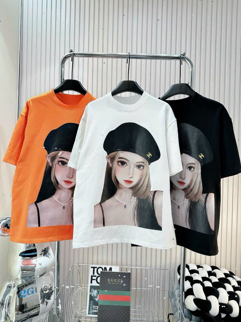 Áo thun cotton form rộng in hình cô gái