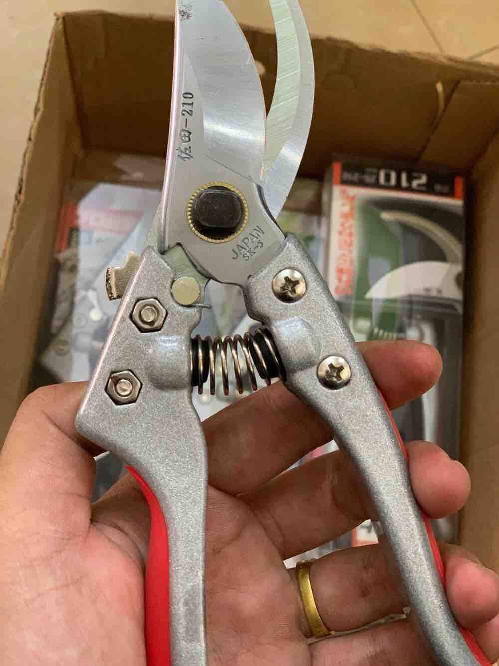 Kéo cắt cành sada 210