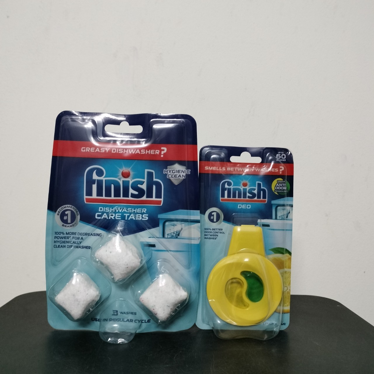 Vệ sinh máy rửa chén bát Finish vỉ 3 viên +Tinh dầu treo khử mùi máy rửa chén Finish