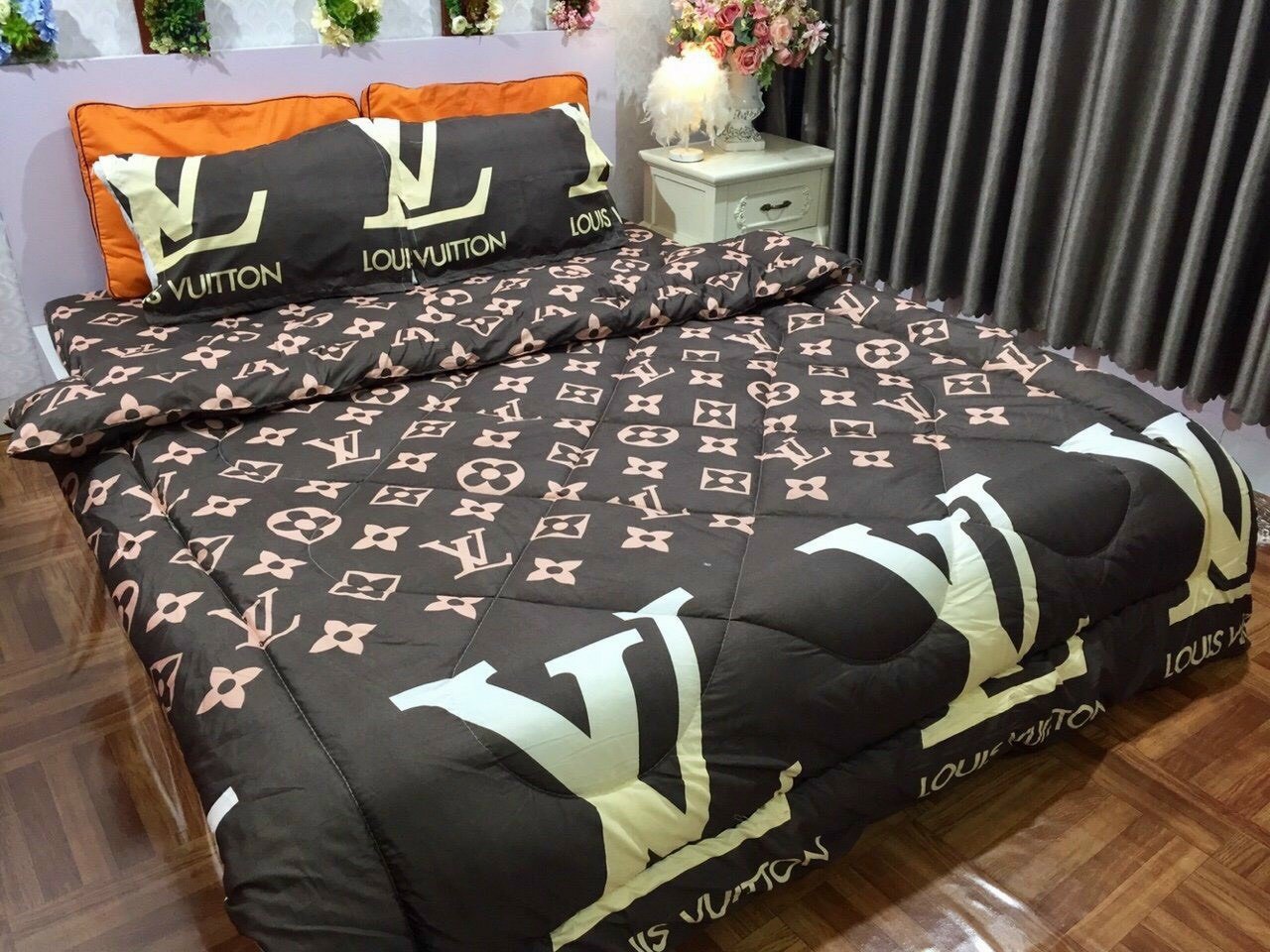 Bộ ga và 2 vỏ gối Cotton Poly Mẫu ''EO VỲ'' NÂU