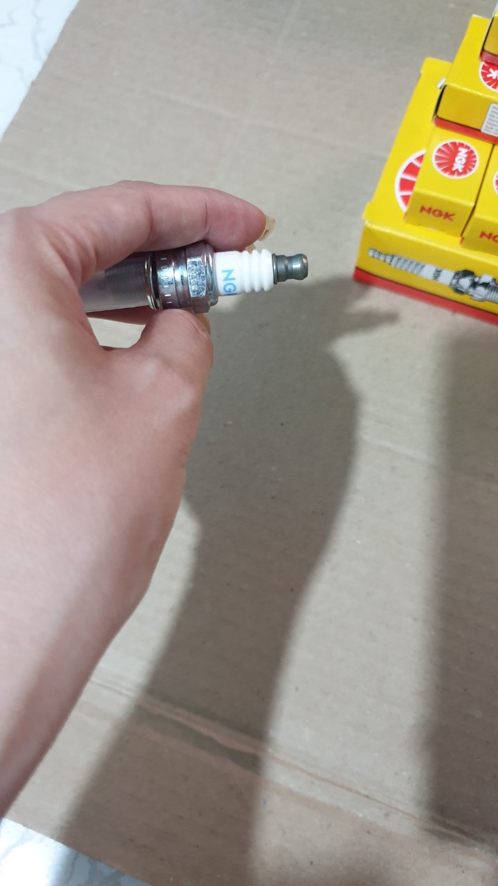 [HCM](JAPAN - NGK) BUGI DÙNG CHO ĐỘNG CƠ 4 THÌ NGK. HÀNG CHÍNH HÃNG