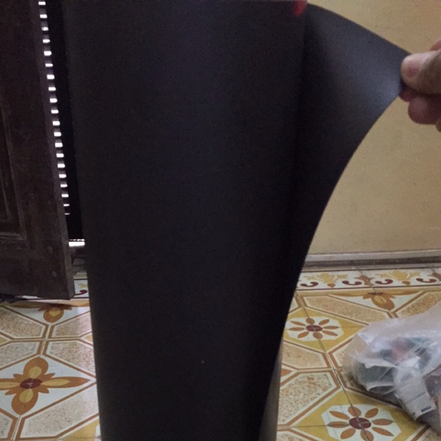 Nam châm dẻo dán ô tô có kích thước 62cm x 1m dài x 0,75 mm keo