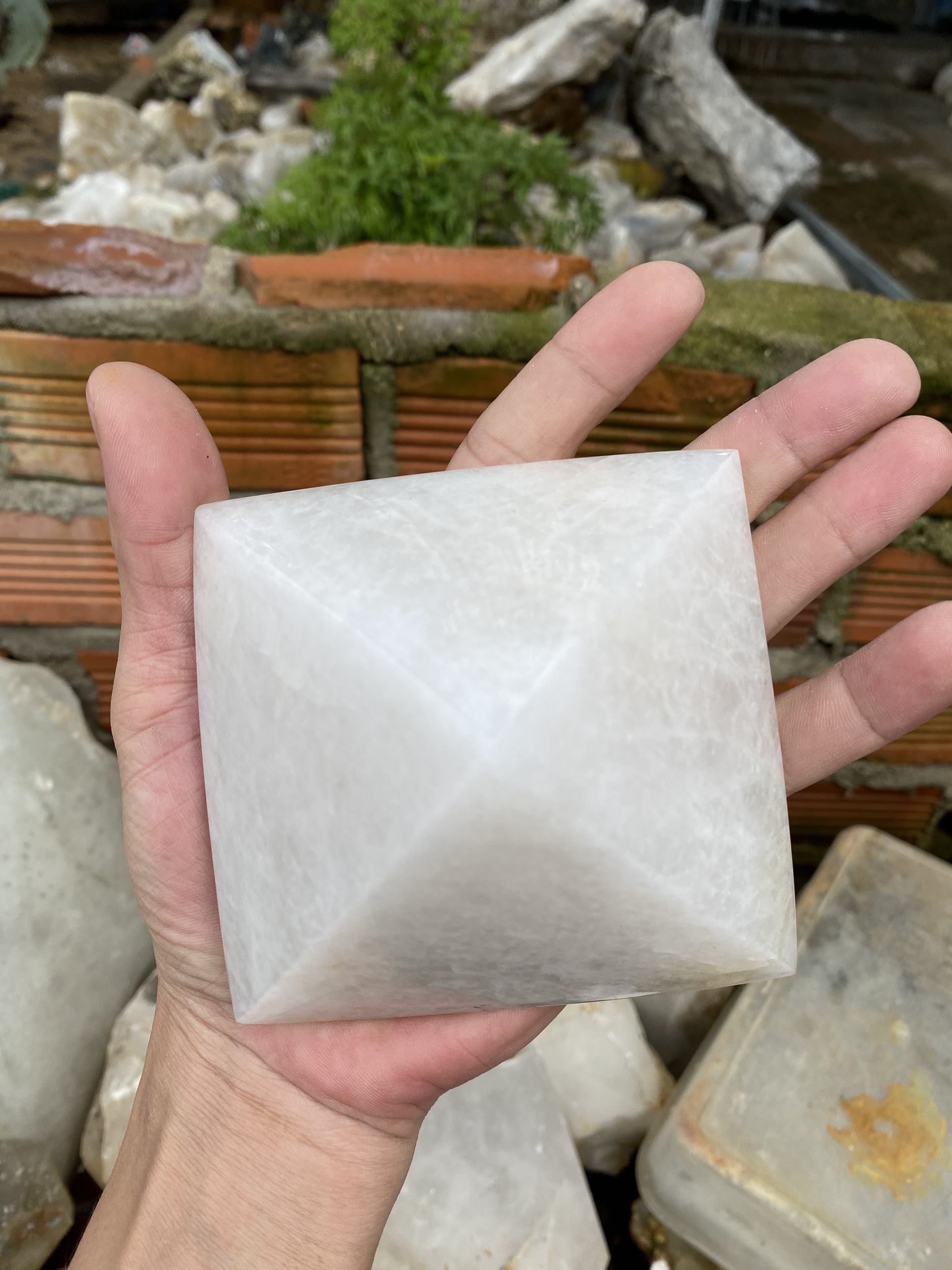 1 pc Vietnamese genuine rose quartz pyramid for home decoration