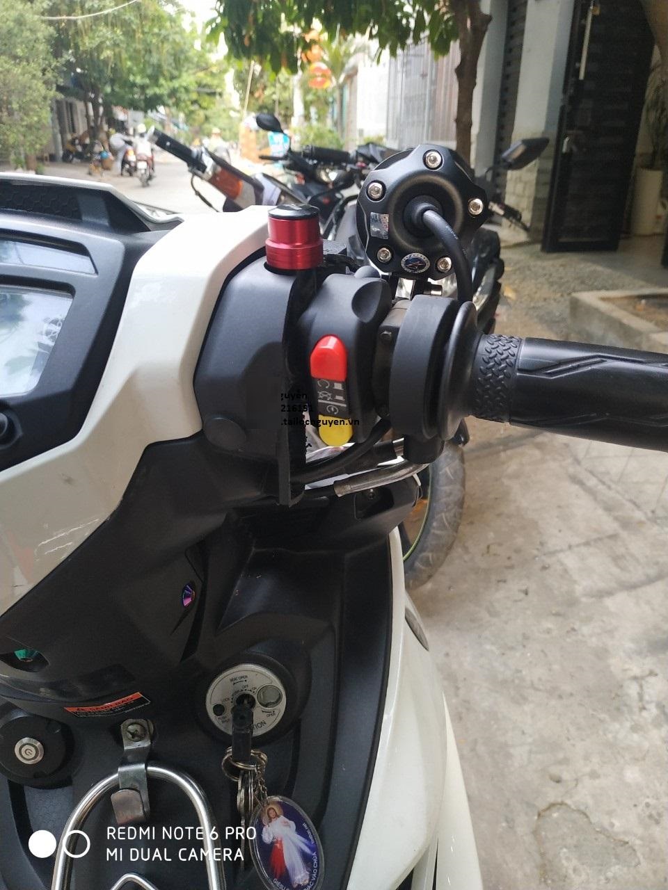 CÙM CÔNG TẮC DOMINO PHẢI CHO XE MÁY