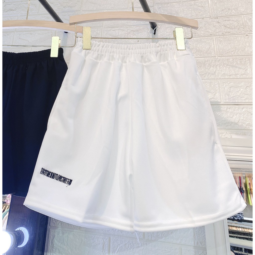 Quần đùi sporty thêu chữ