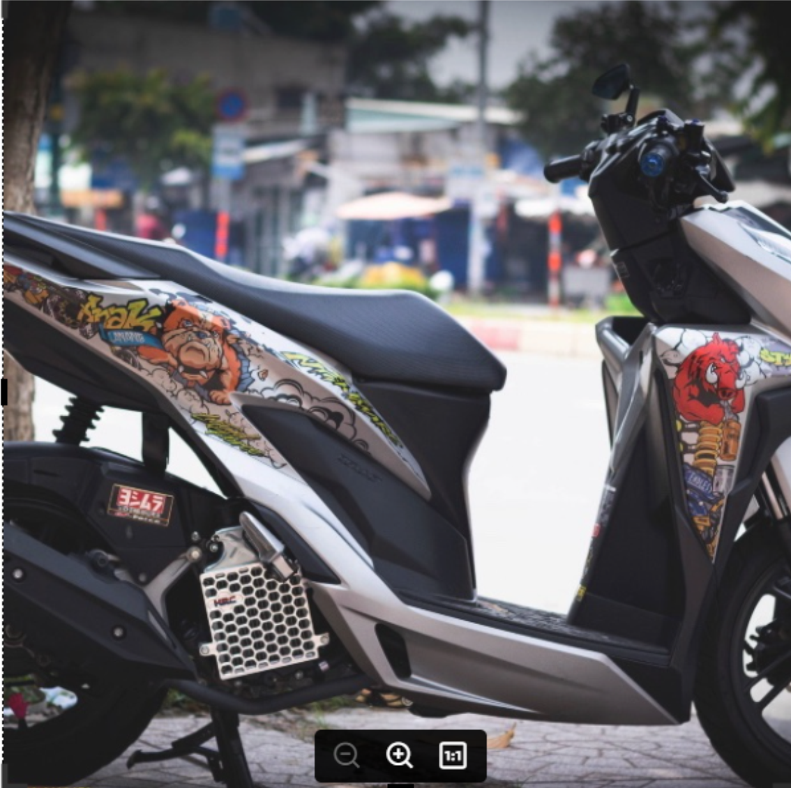 Tem rời Vario 2018 heo chó điên dán xe bạc