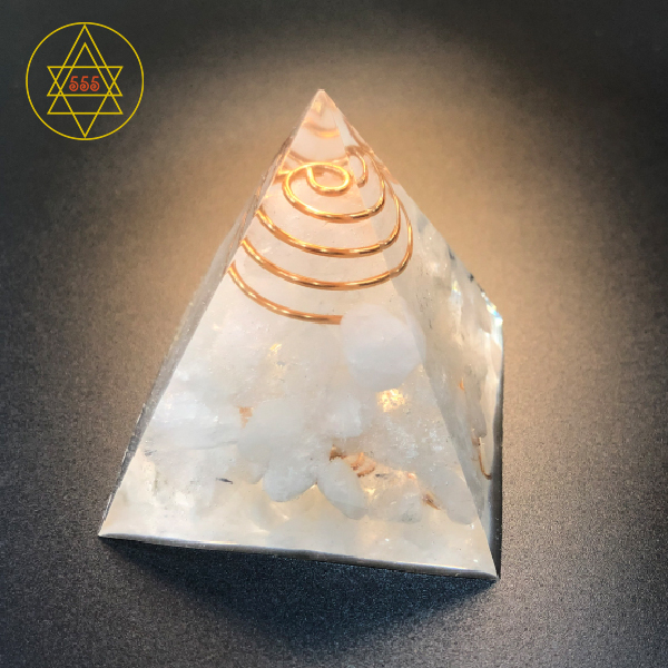 Kim tự tháp năng lượng trang trí 6,5x5,5cm