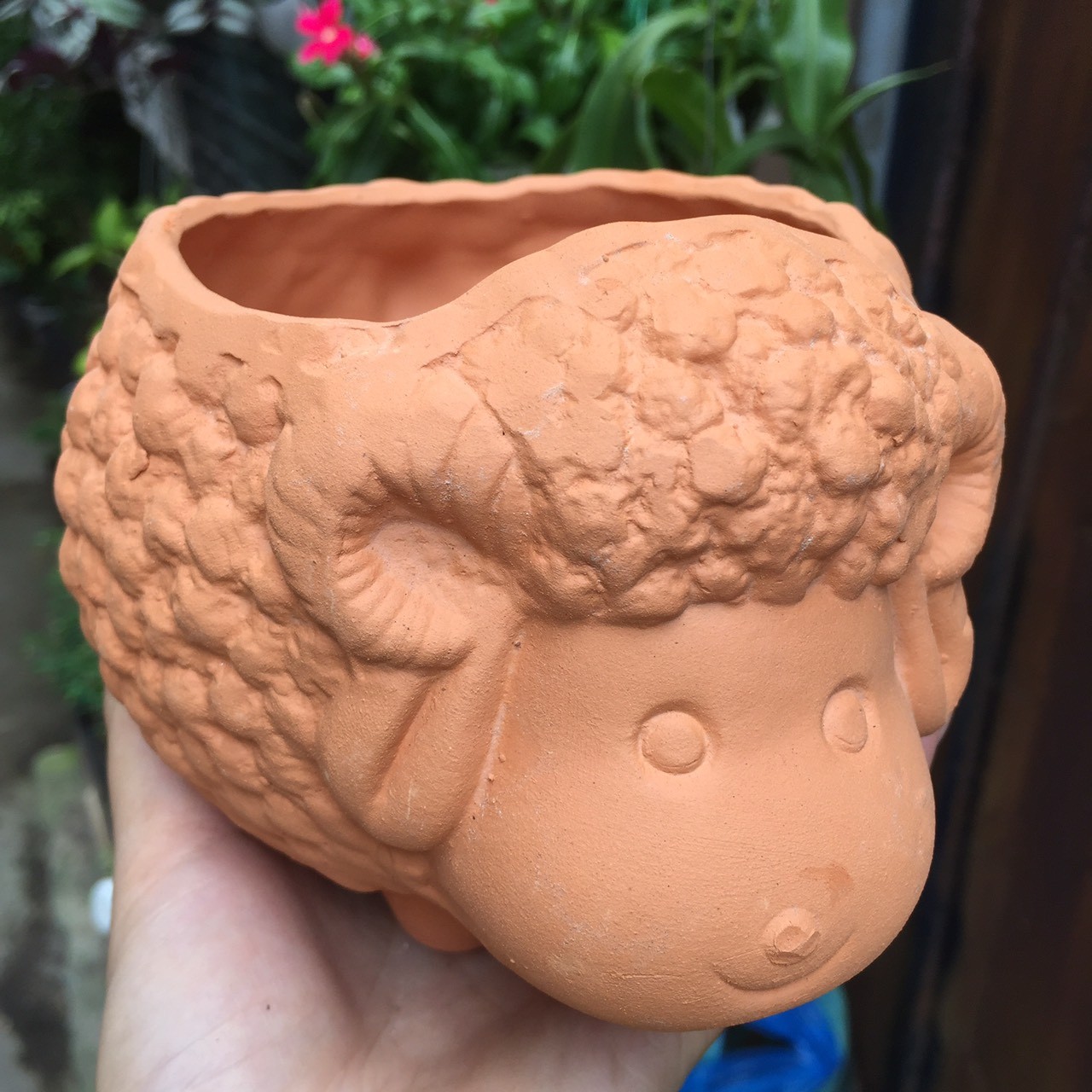 Chậu đất nung chú cừu dễ thương kích thước 15*15*15cm