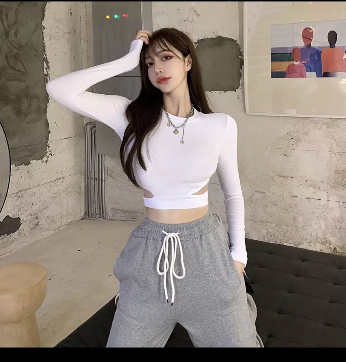 Áo thun croptop tay dài cổ tròn khoét eo