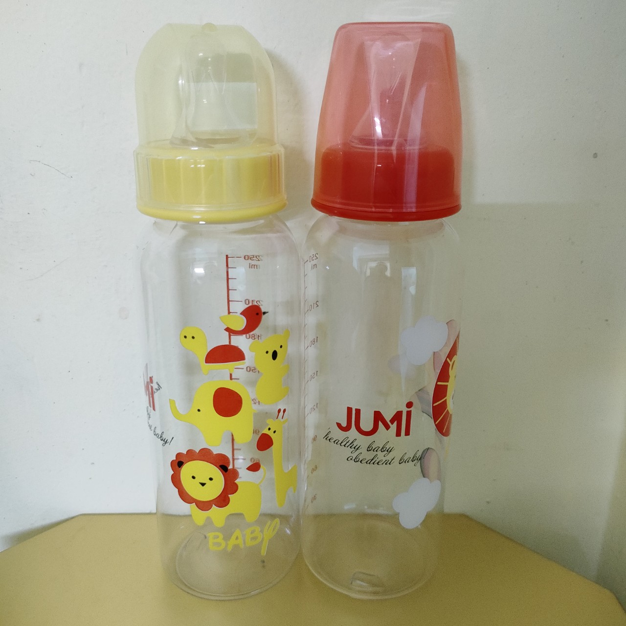 Bình sữa em bé Jumi 250ml (Giao màu ngẫu nhiên)