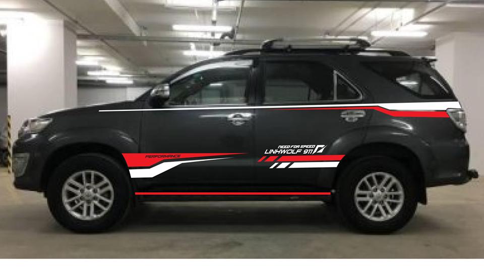 Tem dán sườn xe Fortuner Đen