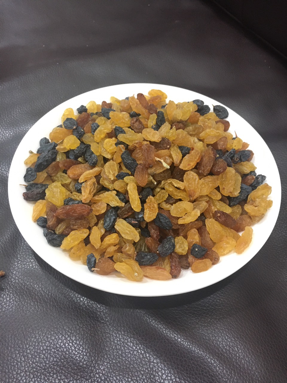 Hộp 500gr nho sấy khô mix vị