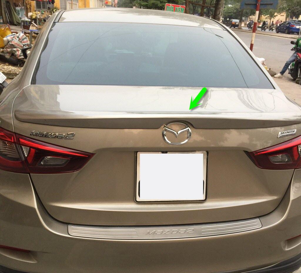 Đuôi gió liền cốp theo xe Mazda 2 sedan hàng mộc chưa sơn