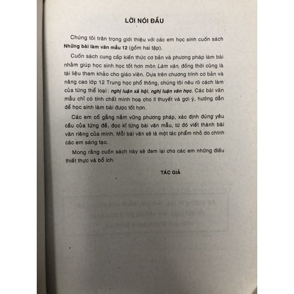 Sách - Những bài làm văn mẫu lớp 12