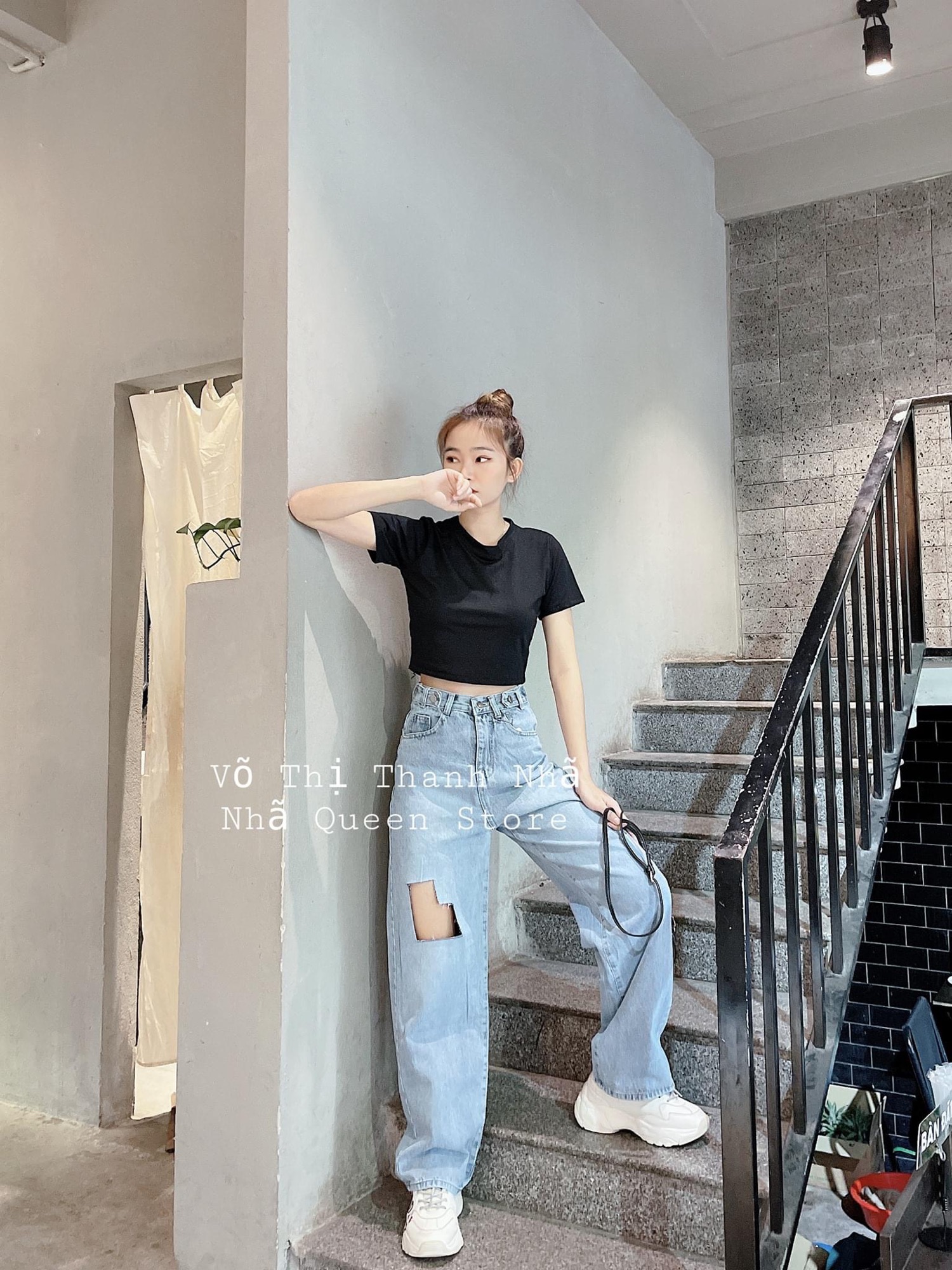 Set Baggy Jeans Đai Nút Rách Ô + Crop Cổ Tròn